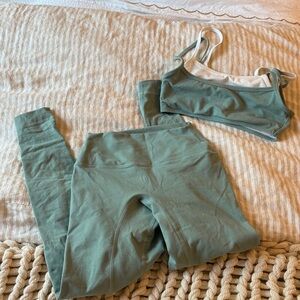Set Active. Green Sports Bra and Leggings Set both size XS. Sold as set